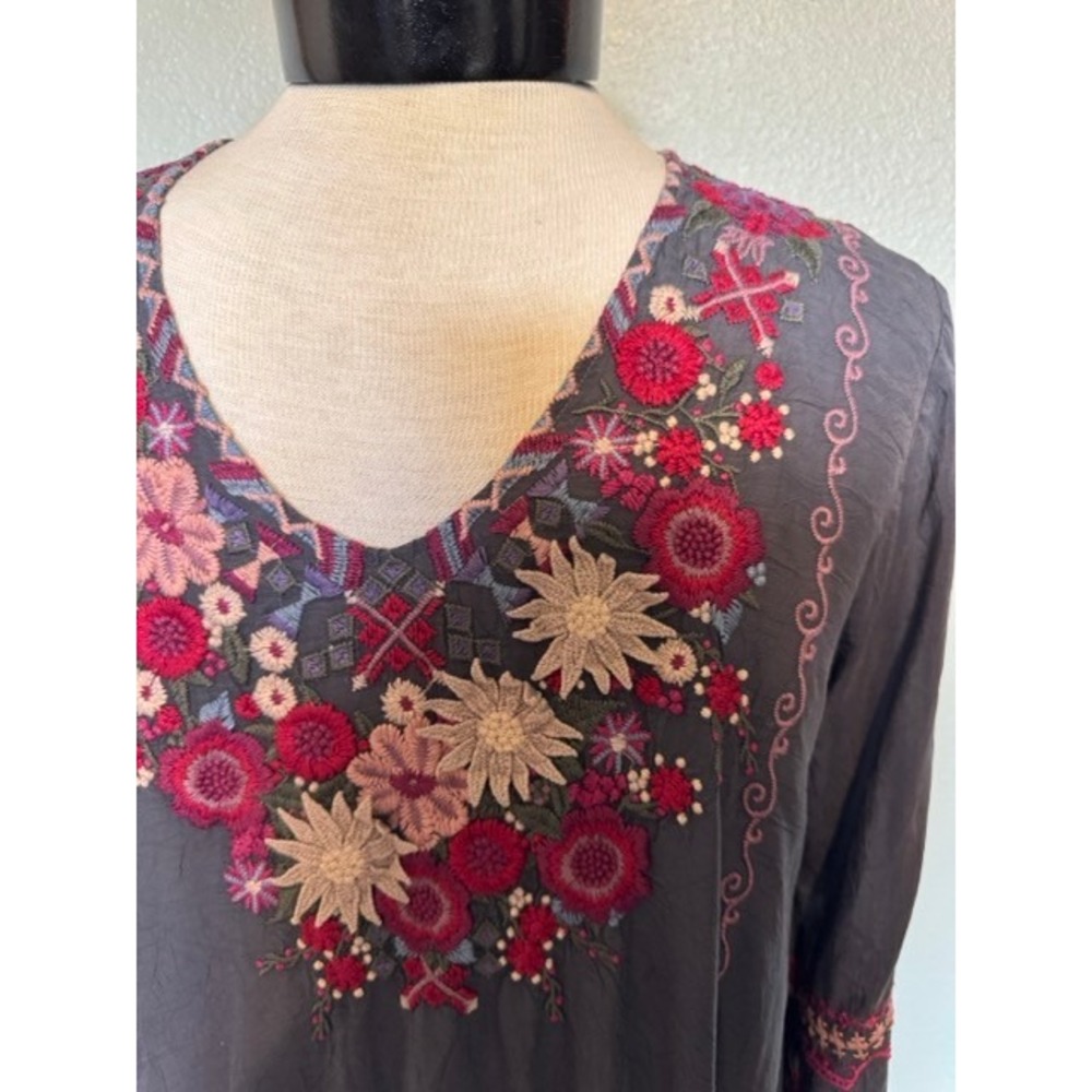 Johnny Was Gray Cupra Rayon Embroidered Floral Tunic Blouse Bell Sleeve Medium - Picture 3 of 6